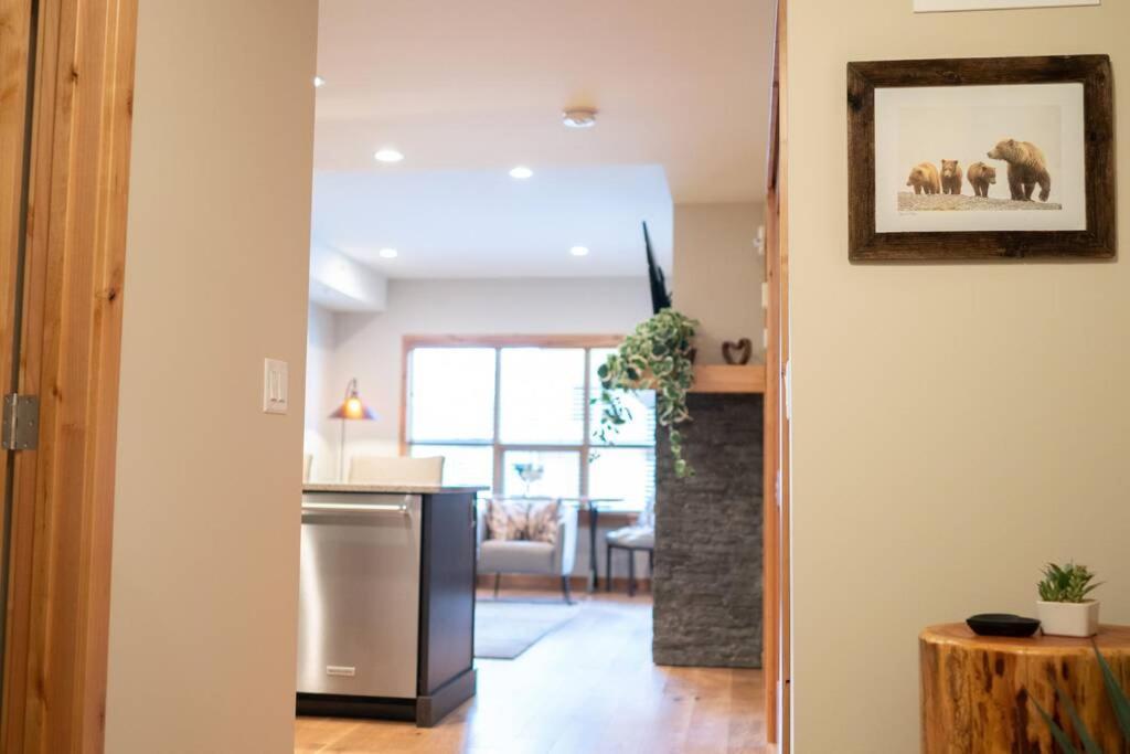 Spring Creek Luxury King One Bedroom At White Spruce Lodge Canmore Exterior foto
