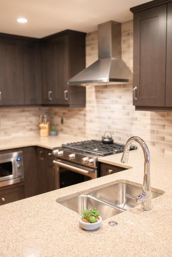 Spring Creek Luxury King One Bedroom At White Spruce Lodge Canmore Exterior foto