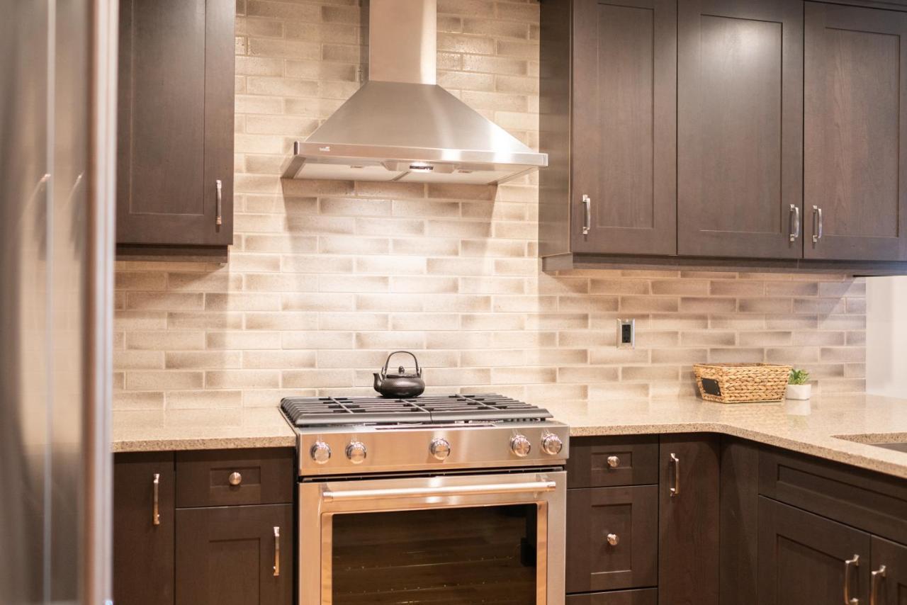 Spring Creek Luxury King One Bedroom At White Spruce Lodge Canmore Exterior foto