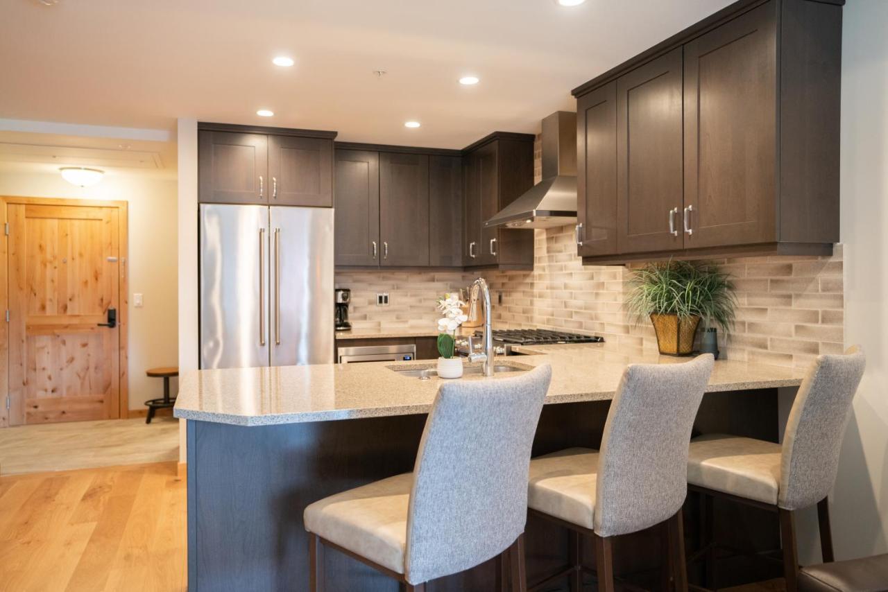 Spring Creek Luxury King One Bedroom At White Spruce Lodge Canmore Exterior foto