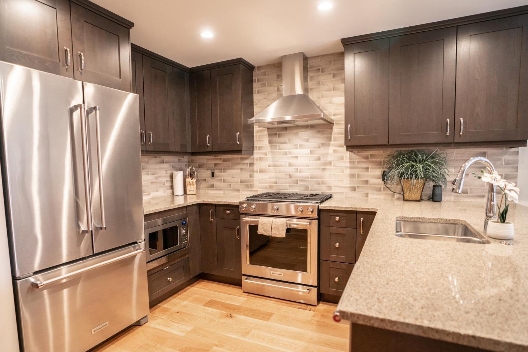 Spring Creek Luxury King One Bedroom At White Spruce Lodge Canmore Exterior foto
