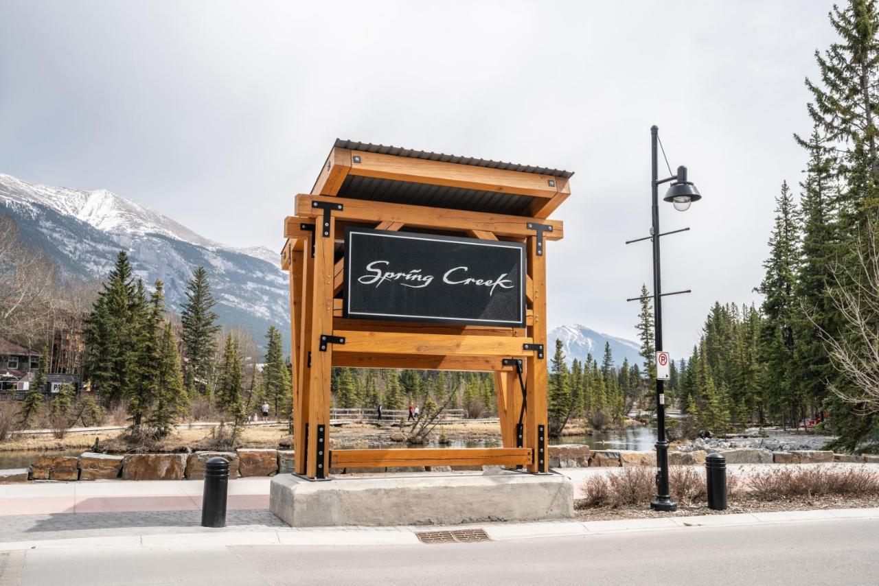 Spring Creek Luxury King One Bedroom At White Spruce Lodge Canmore Exterior foto
