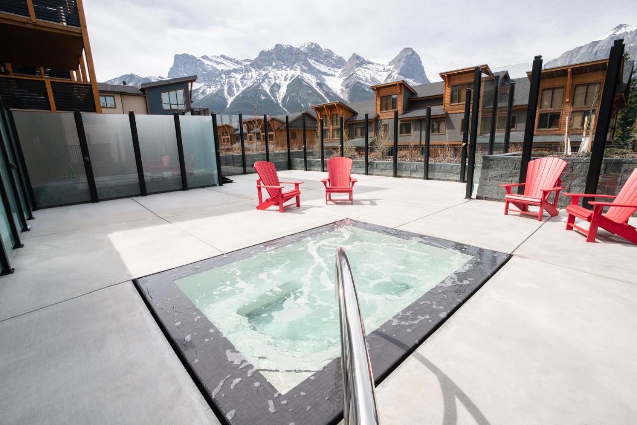 Spring Creek Luxury King One Bedroom At White Spruce Lodge Canmore Exterior foto