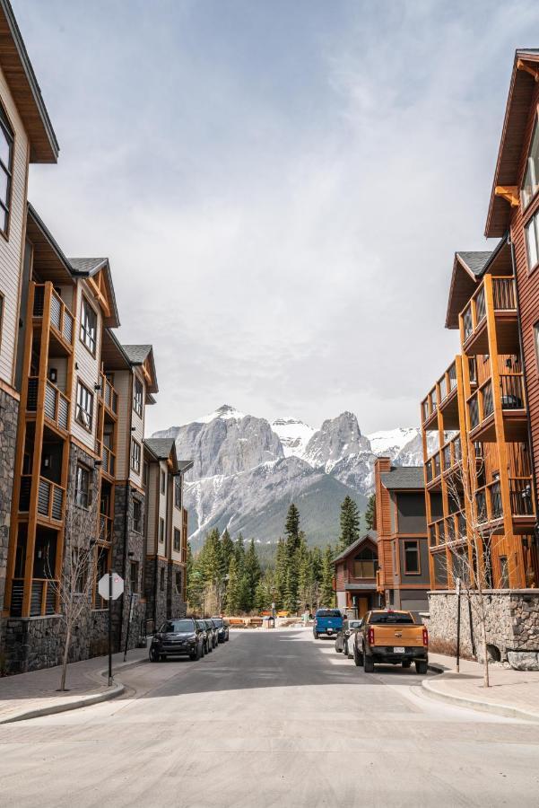 Spring Creek Luxury King One Bedroom At White Spruce Lodge Canmore Exterior foto