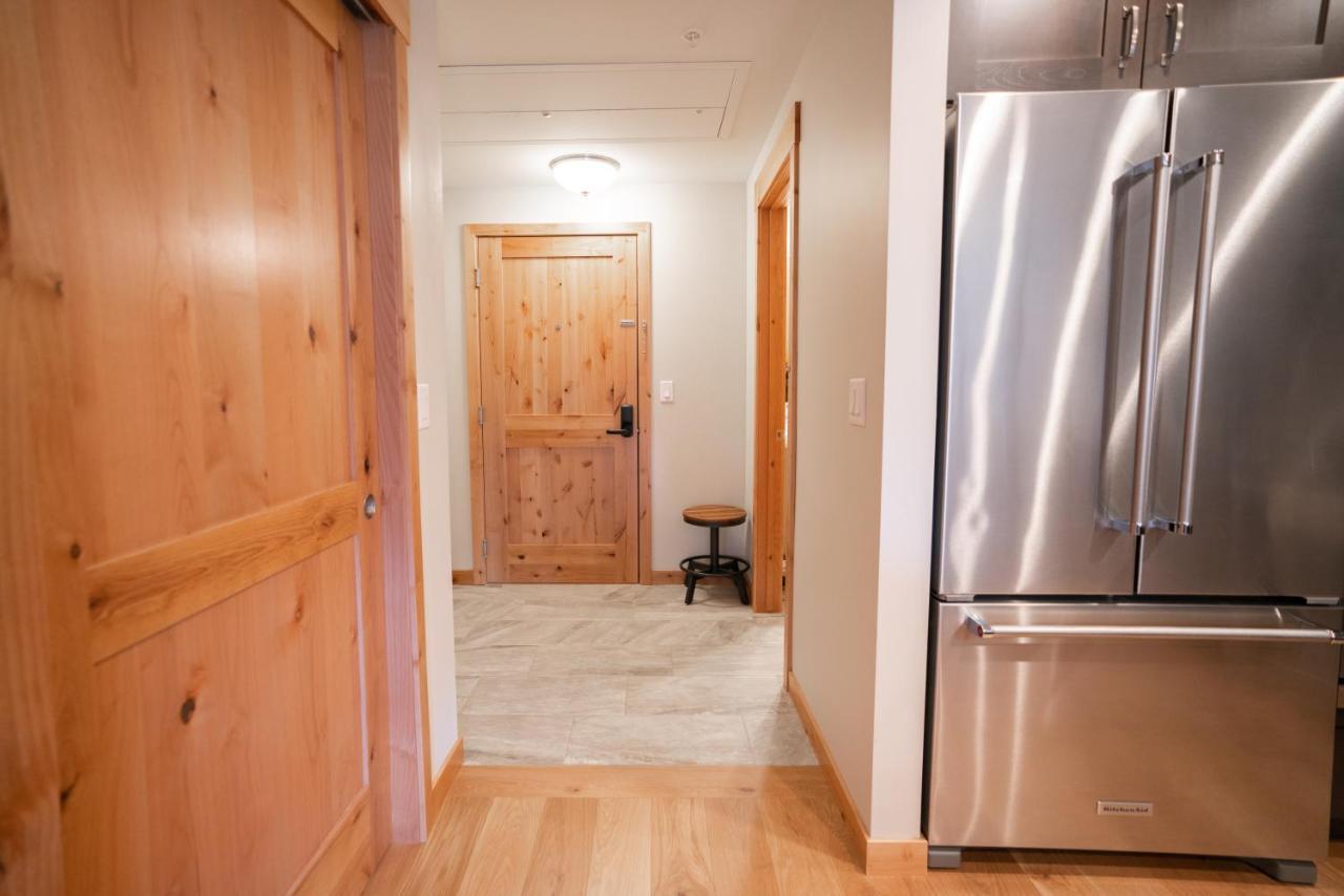 Spring Creek Luxury King One Bedroom At White Spruce Lodge Canmore Exterior foto