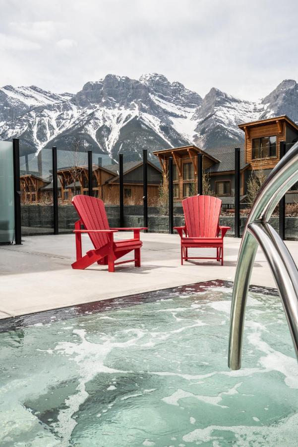 Spring Creek Luxury King One Bedroom At White Spruce Lodge Canmore Exterior foto