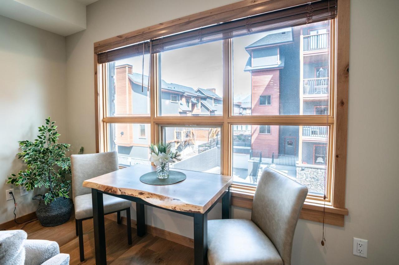 Spring Creek Luxury King One Bedroom At White Spruce Lodge Canmore Exterior foto