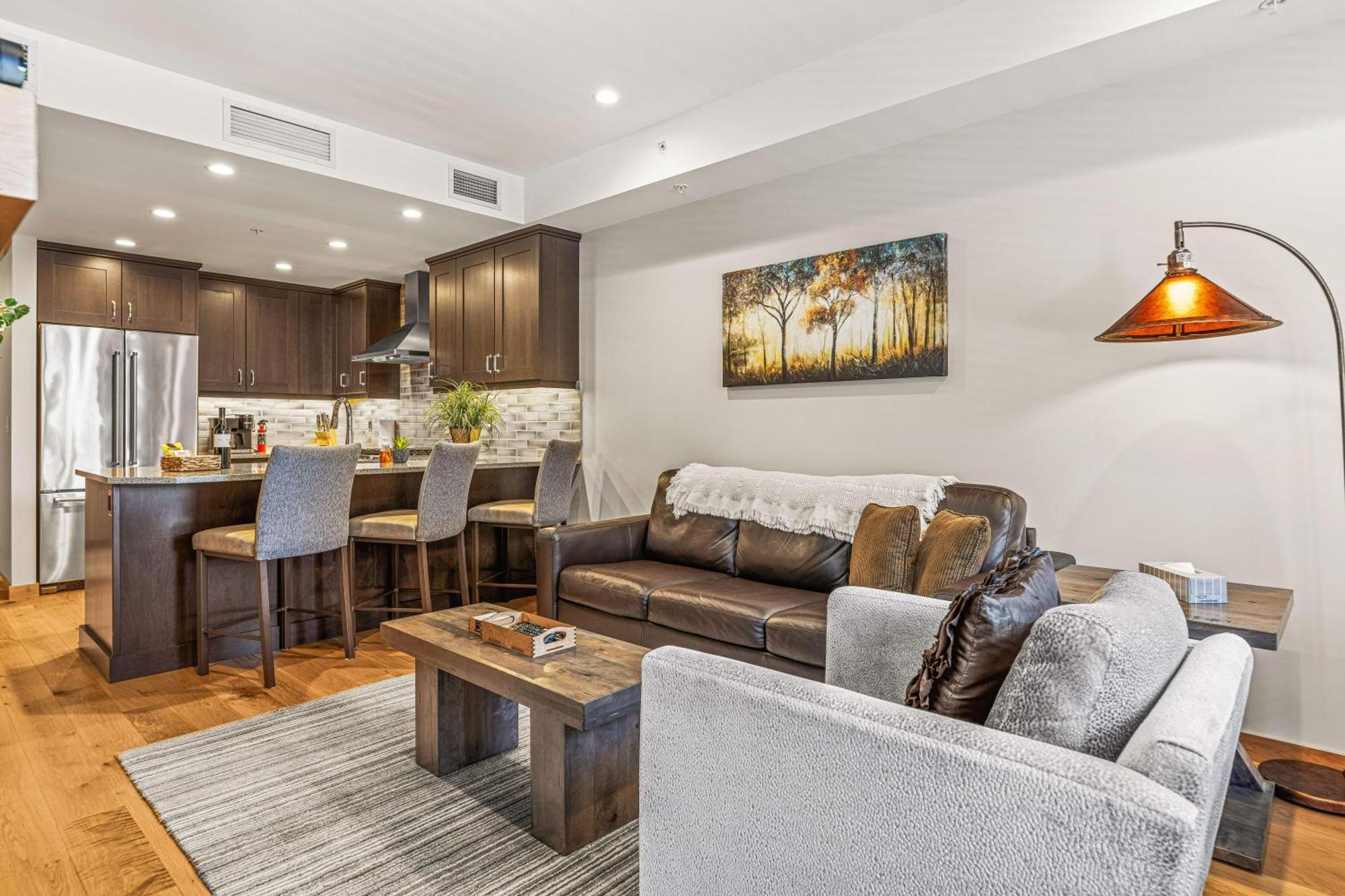 Spring Creek Luxury King One Bedroom At White Spruce Lodge Canmore Exterior foto
